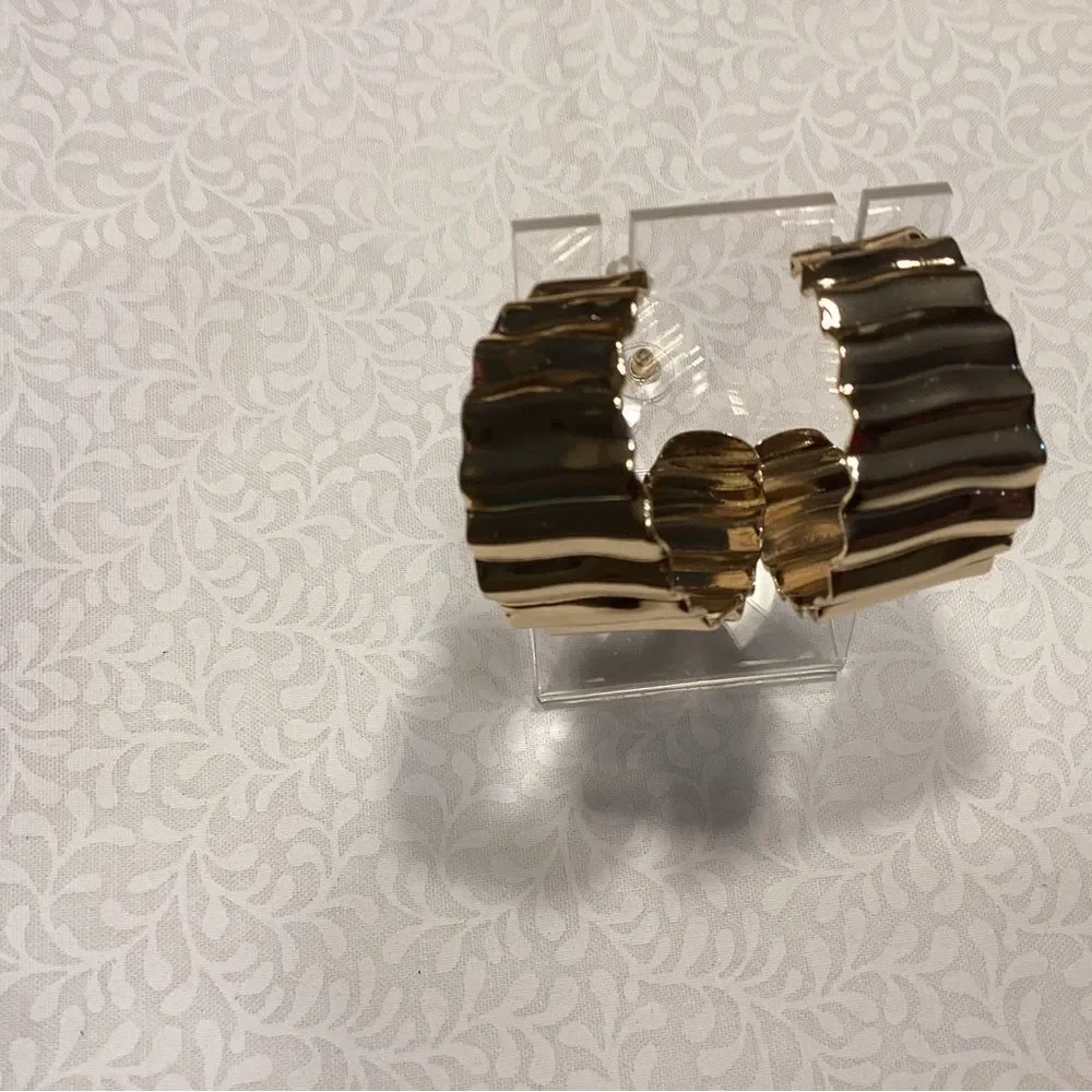 NWOT. Goldtone Wavy Hoop Large Pierced Earrings